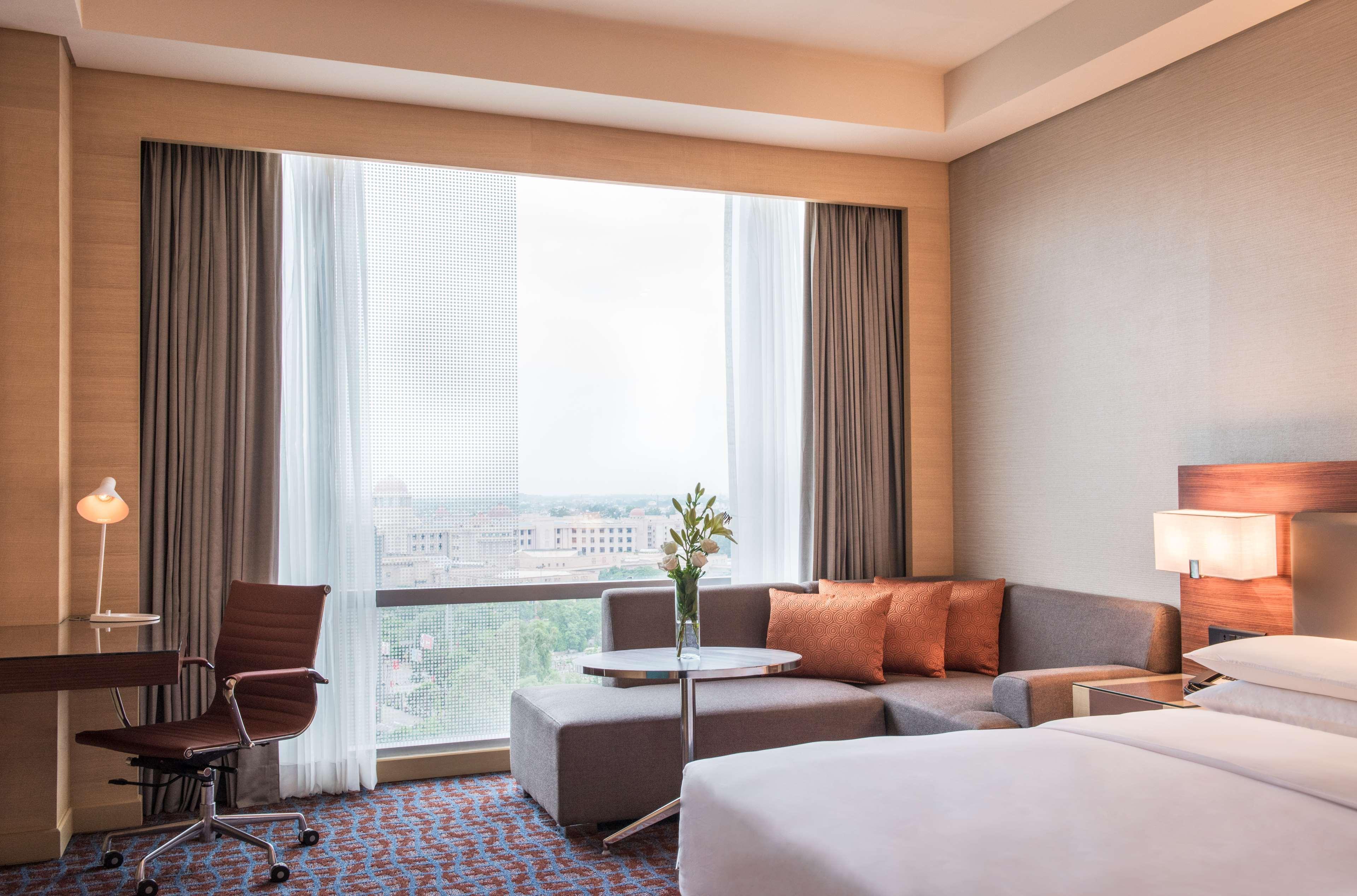 Hyatt Regency Lucknow Gomti Nagar Hotel Exterior foto Deluxe Room